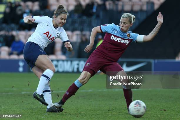 Kit Graham 13 Tottenham Hotspur Football Club Kit Shoot Stock Photos, High-Res ...
