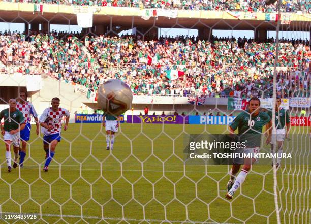 Mexican forward Cuauhtemoc Blanco scores a penalty kick during the Group G first round match Croatia/Mexico of the 2002 FIFA World Cup in Korea and...
