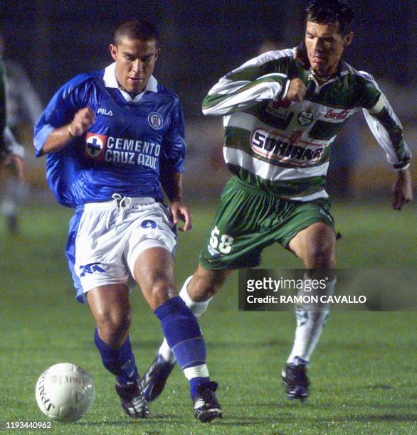Emilio Mora defends the ball from Jared Borgetti in Mexico City 26 September 2001. Emilio Mora de Cruz Azul defiende el balon ante la marca de Jared...