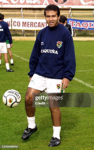 Marcelo Carvallo is seen training in La Paz, Bolivia 04 October 2001. El zaguero central de la seleccion boliviana de futbol, Marcelo Carvallo,...