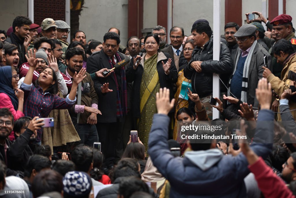 Jamia Millia Students Gherao Vice-Chancellors Office