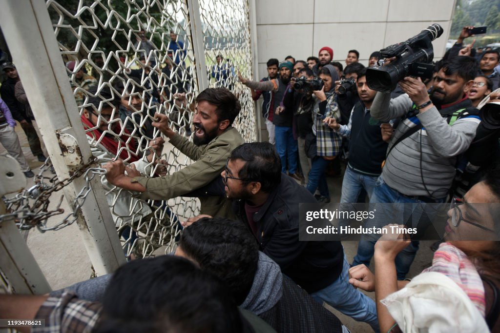 Jamia Millia Students Gherao Vice-Chancellors Office