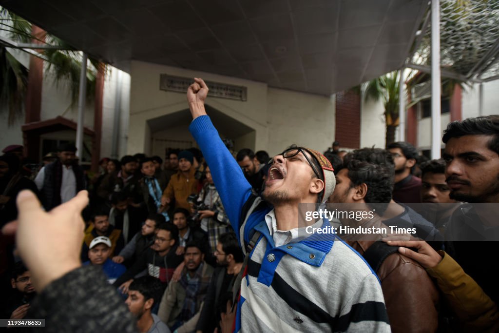 Jamia Millia Students Gherao Vice-Chancellors Office