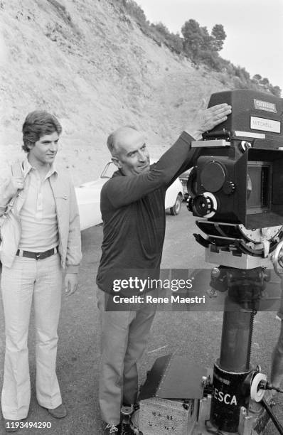 Acteur Louis de Funes et son fils Olivier de Funes lors du tournage du film "Sur un arbre perché" de Serge Korber.