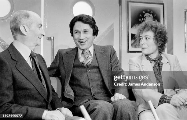 Acteur français Louis de Funes et l'actrice Annie Girardot invités de l'émission "Les rendez-vous du dimanche" présentée par Michel Drucker