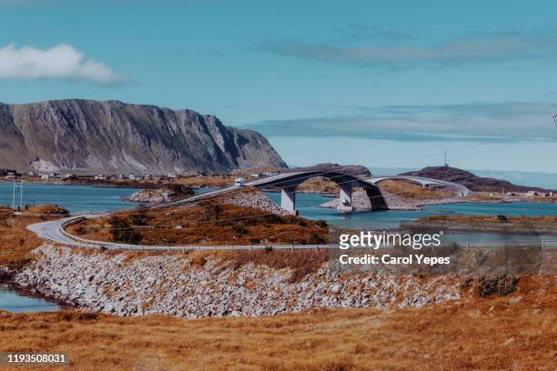 atlantic road (atlanterhavsveien) in norway - atlantic ocean stockfoto's en -beelden