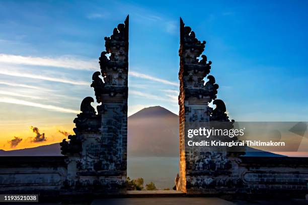 sunset at penataran lempuyang, bali. - agung volcano in indonesia stock pictures, royalty-free photos & images