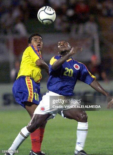 The Colombian player Felipe Chara and Ecuadorian Franklin Salas are playing a match counting toward the XX Southamerican Sub 20 Football Championship...