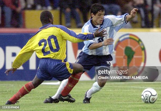 Colombian soccer player of the SUB-20 selection Luis Chara fights for a ball with Argentine Diego Rivero during the first game of the XX South...