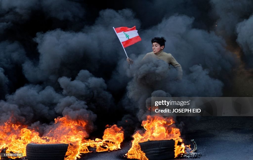 TOPSHOT-LEBANON-POLITICS-PROTEST