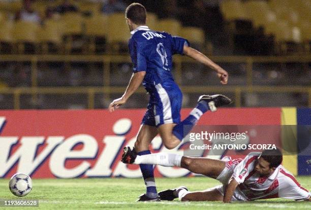 Miguel Acosta of the Mexican team Necaxa and Vaughan Coveny of South Melbourne vie for the ball 08 January 2000 during their World Club Championship...
