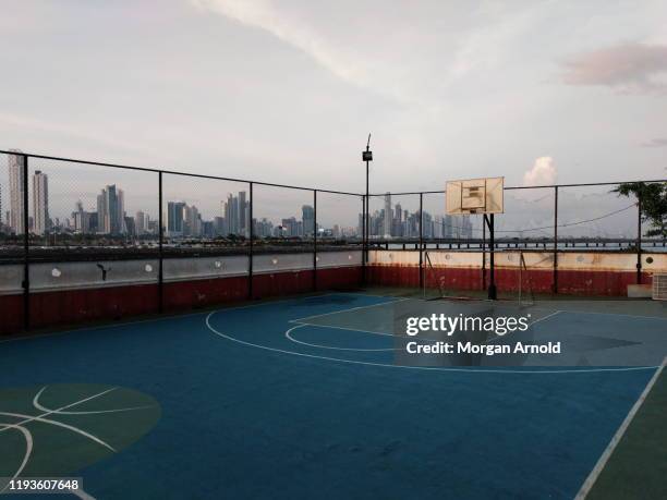 basketball court with city views - basketball on court stock-fotos und bilder