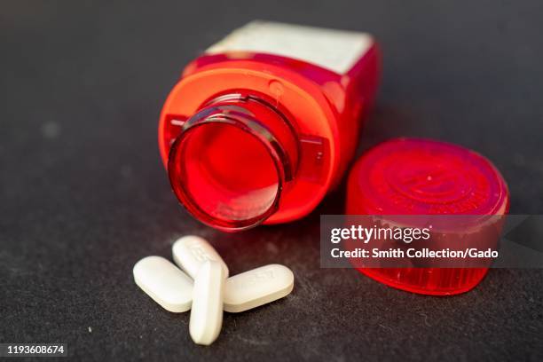 Illustrative image, close-up of bottle of the combination narcotic opioid pain medication hydrocodone 5-acetaminophen 500, marketed under the trade...