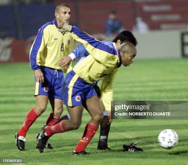 Walter Coelho of Uruguay behind Victor Bonilla of Columbia loses his left shoe in front of Juan Carlos Ramirez , 1 july 1999. Walter Coelho de...