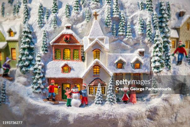 beautiful christmas scene - figurines stock-fotos und bilder