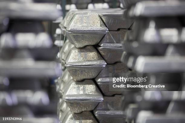 aluminium ingots - aluminium ingots stockfoto's en -beelden
