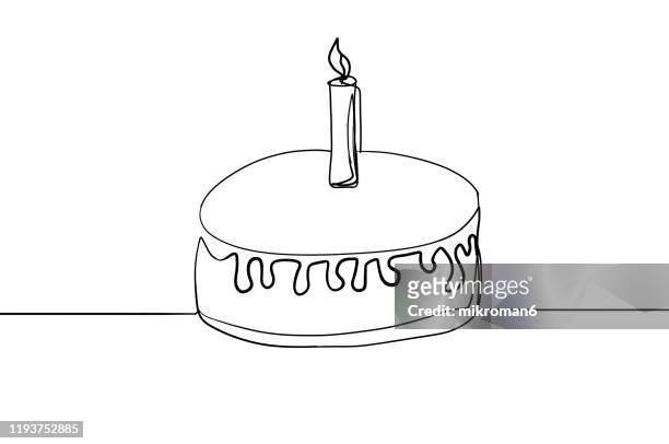 single line drawing of a birthday cake - doodle gifts stockfoto's en -beelden