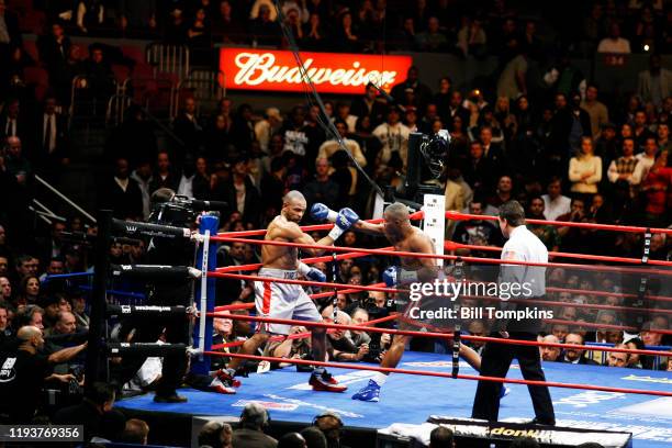 January 19: MANDATORY CREDIT Bill Tompkins/Getty Images Roy Jones Jr defeats Felix Trinidad in their fight at Madison Square Garden, New York...