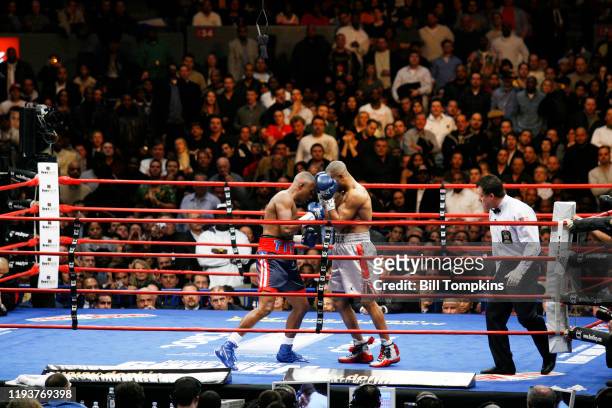 January 19: MANDATORY CREDIT Bill Tompkins/Getty Images Roy Jones Jr defeats Felix Trinidad in their fight at Madison Square Garden, New York...