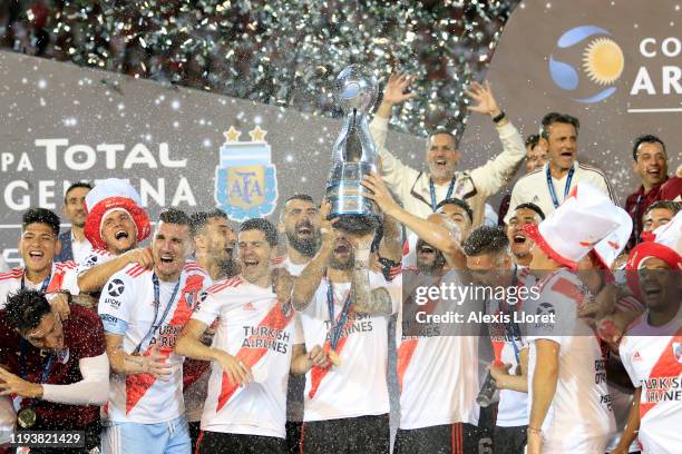 Javier Pinola and Leonardo Ponzio of River Plate lift the trophy to celebrate after the final of Copa Argentina 2019 between Central Cordoba and...