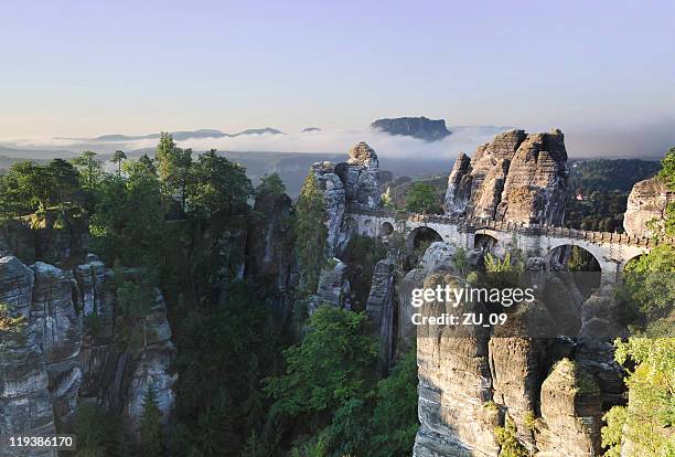 el bastei-un hotel emblemático en el anglosajona suiza - dresden germany fotografías e imágenes de stock