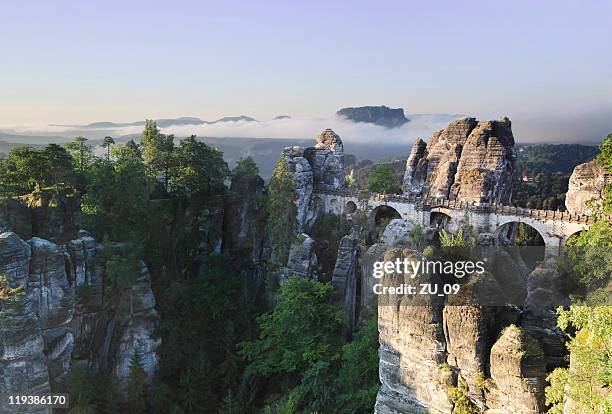 bastei のランドマークには、サクソンスイス - バスタイ橋 ストックフォトと画像