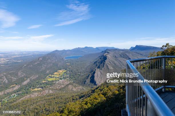 the balconies, grampians national park, victoria, australia - top of the mountain australia stock pictures, royalty-free photos & images
