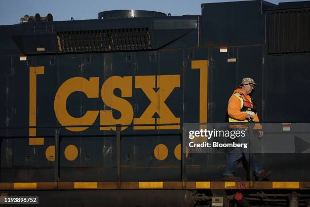 Csxt Conductor 392 Csx Railroad Photos & High Res Pictures - Getty Images