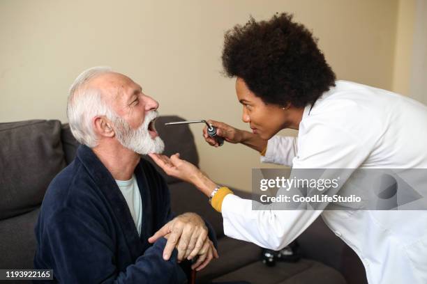 keelonderzoek - throat exam stockfoto's en -beelden