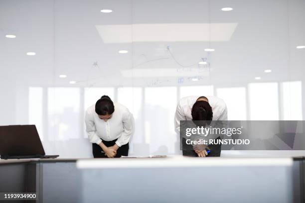 Bow In People Bowing Photos and Premium High Res Pictures - Getty Images