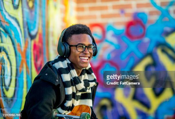 afroamerikanische hipster student stockfoto - afro caribbean and american stock-fotos und bilder