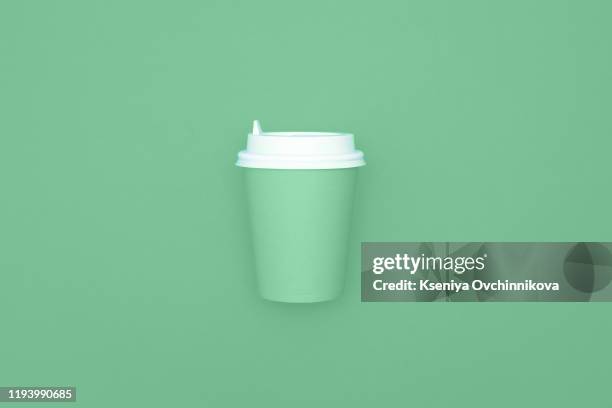 reusable eco friendly bamboo cup for take away coffee on mint background. space for text. flat lay, top view. bring your own cup concept. zero waste, sustainable lifestyle. mock up. - coffee take away cup simple imagens e fotografias de stock