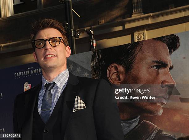 Actor Chris Evans attends the "Captain America: The First Avenger" Los Angeles Premiere at the El Capitan Theatre on July 19, 2011 in Hollywood,...