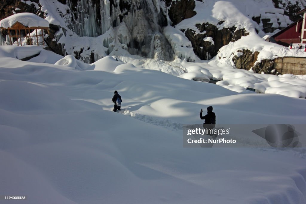 Avalanches And Heavy Snowfall Kill 12 People Across Kashmir