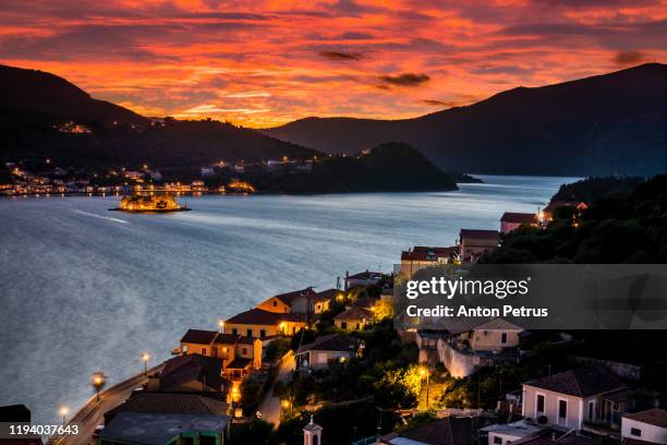 vathy in ithaca island, greece, at sunset - ulises fotografías e imágenes de stock