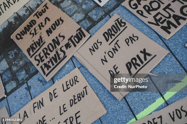 Disposable banner at the demonstration against retirement reform in Nantes, 16 January 2020