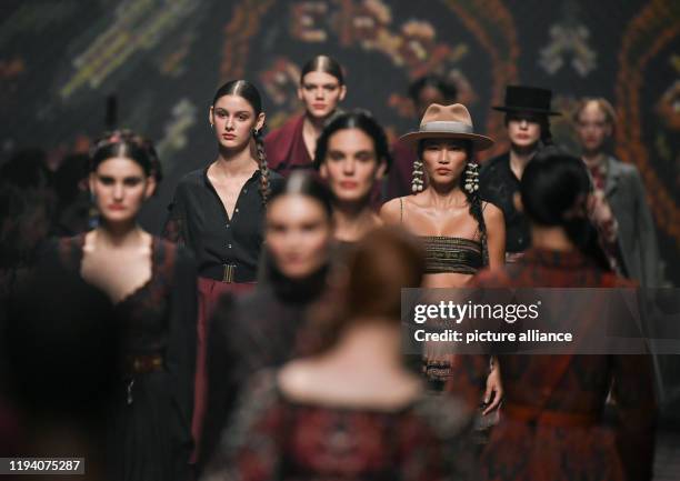 January 2020, Berlin: Models show fashion of the label Lena Hoschek at the Mercedes-Benz Fashion Week in the power plant. Photo: Jens...