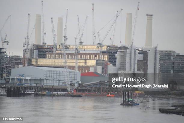 battersea power station the golden property market - battersea power station silhouette stock-fotos und bilder