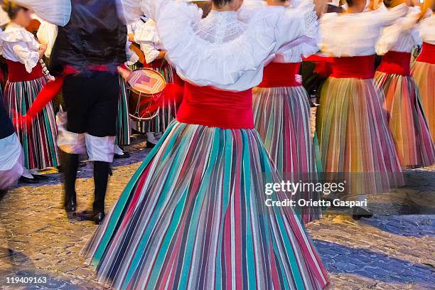 traditionelle kleidung - folkloric stock-fotos und bilder