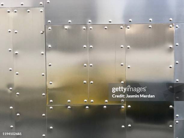 metal background with screws - corrugated metal stockfoto's en -beelden