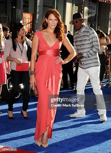 Actress Amanda Righetti attends the Los Angeles Premiere of "Captain America: The First Avenger" at the El Capitan Theatre on July 19, 2011 in...