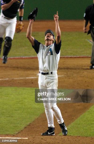 Arizona Diamondbacks pitcher Randy Johnson celebrates his team's win in Game 2 of the 2001 World Series in Phoenix, Arizona, 28 October 2001. Johnson...