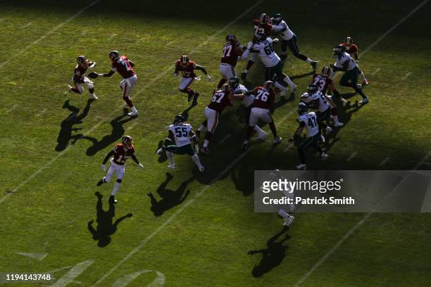 Quarterback Dwayne Haskins hands-off to running back running back Josh Ferguson of the Washington Redskins against the Philadelphia Eagles during the...