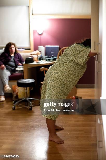 pregnant woman having labor contractions dealing with pain - muscular contraction stock pictures, royalty-free photos & images