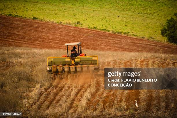 fields of farms with soil prepared for planting in the region of londrina in the state of paraná in brazil, site of purple earth with high grain yield. - parana state bildbanksfoton och bilder