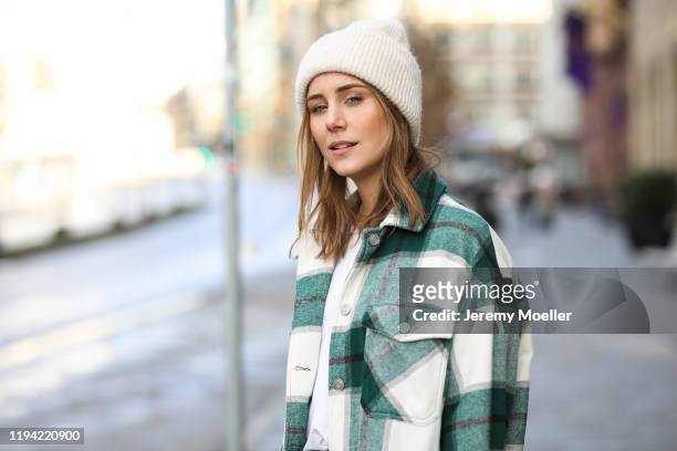 Maike Schmitz wearing Zara shoes and flannel, Closed shirt, Levi’s Ribcage jeans, YSL bag and Ariane Ernst chain wearing on December 15, 2019 in...