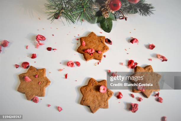 heart-shaped cookies with cranberry fruits - cranberry heart stock pictures, royalty-free photos & images