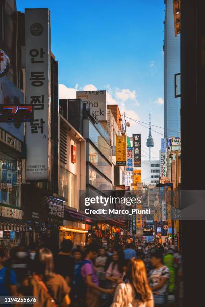 myeongdong en seúl - myeong dong fotografías e imágenes de stock