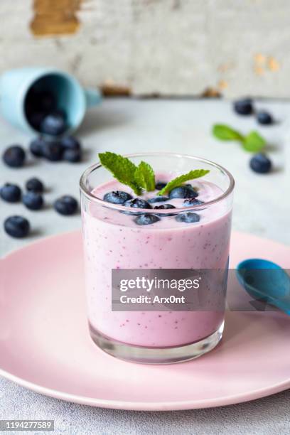 blueberry smoothie in a glass - milkshake bildbanksfoton och bilder