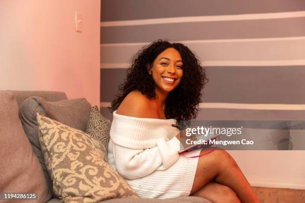 a woman writing her journal on a sofa - dominikanischer abstammung stock-fotos und bilder